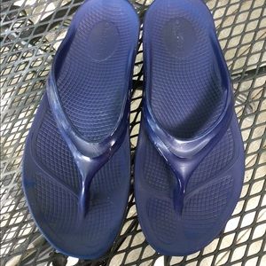 OOFOS Luxe Navy Recovery Sandals